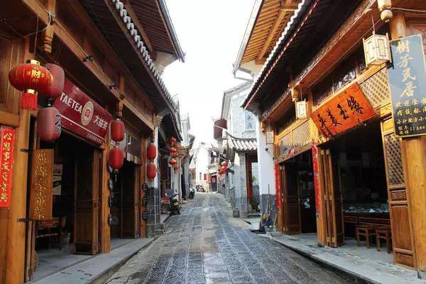 两会现场速递|何英代表:进一步加大对万山区易地扶贫搬迁后续扶持力度